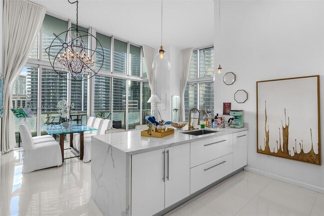 Foto del edificio - 465 Brickell Ave