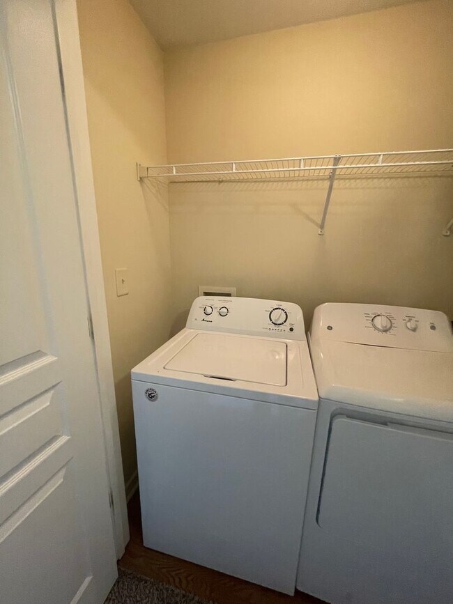 Foto del edificio - 17-1728 J&amp;S