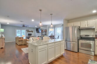Building Photo - 3321 Lealand Ln