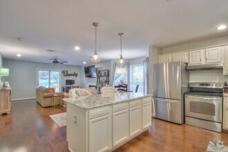 Building Photo - 3321 Lealand Ln