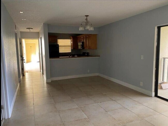 Foto del edificio - 1455 Lake Crystal Dr