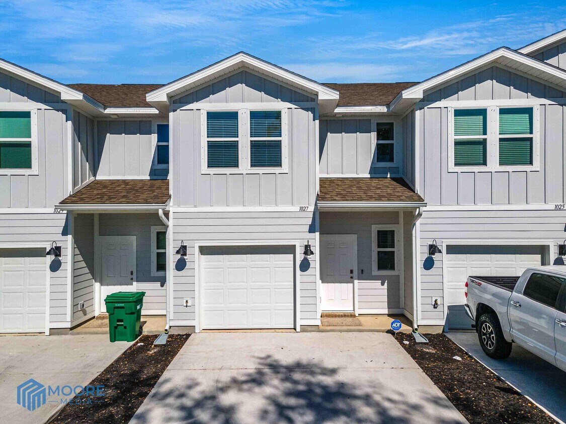 Foto principal - 1027 McLaren Cir