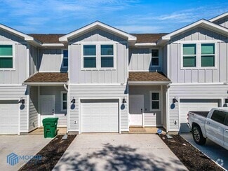 Building Photo - 1027 McLaren Cir