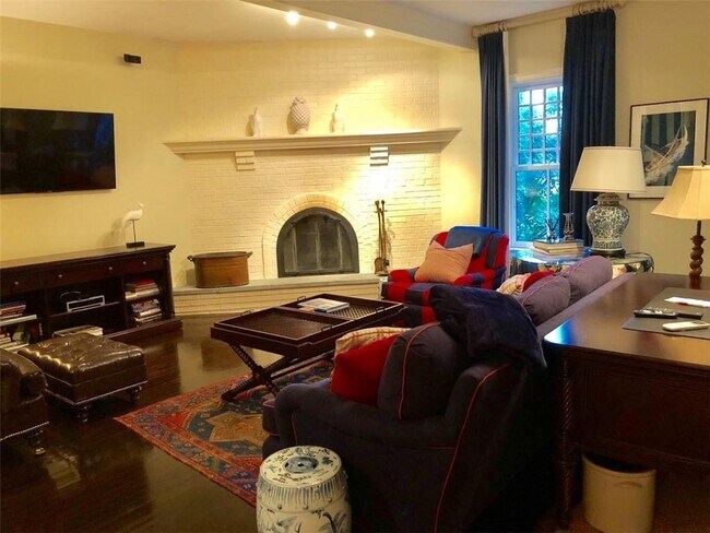 Foto del edificio - 448 Gibbs Ave