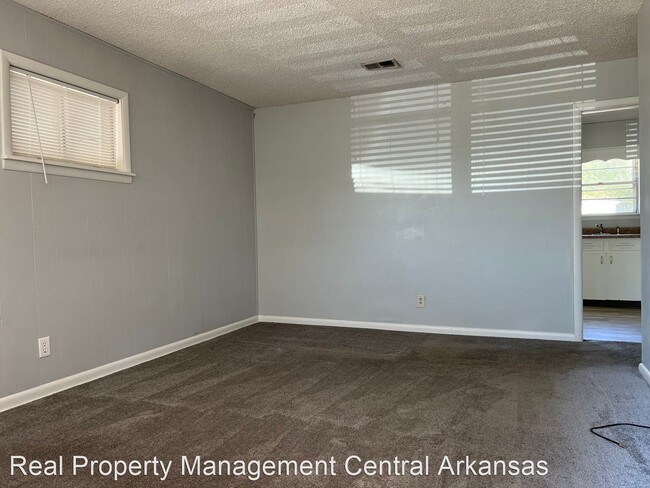 Building Photo - 3 br, 1 bath House - 34 Oakview Dr.