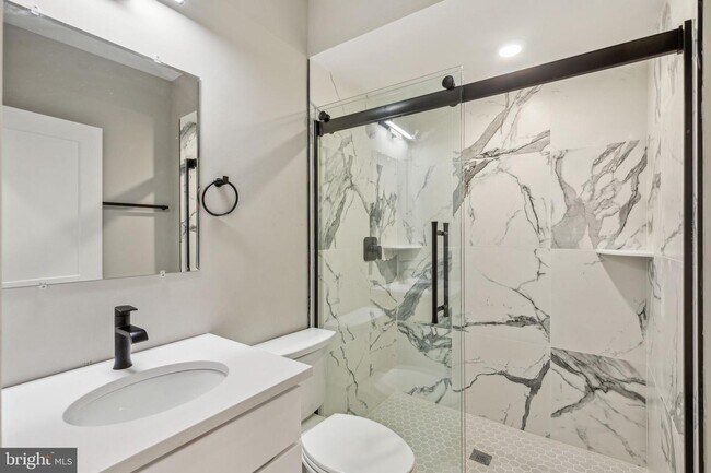 Foto del edificio - 1808 E Hagert St