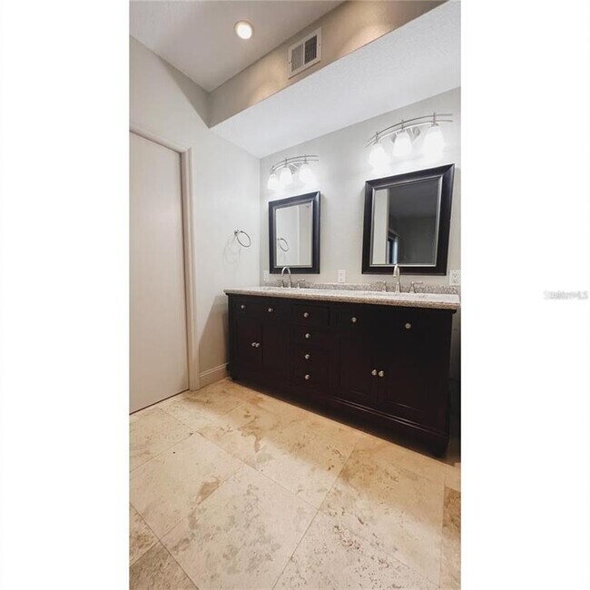 Foto del edificio - 1000 Winderley Pl