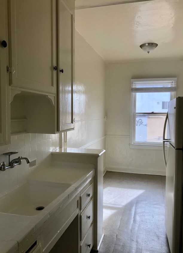 Primary Photo - 318 S Kingsley Dr