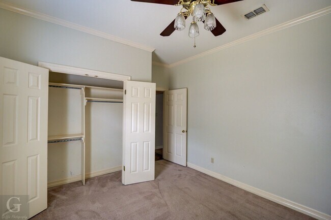 Building Photo - 4BD/3BA - 3 Car Garage