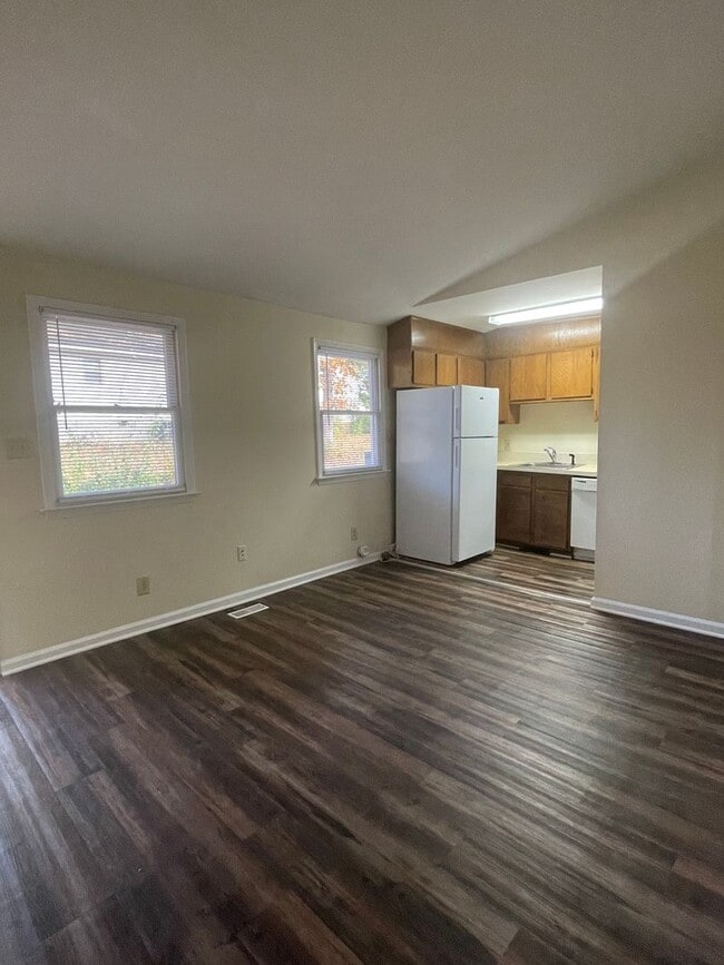 Building Photo - 4130