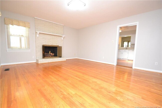 Foto del edificio - 806 Kingswood Dr