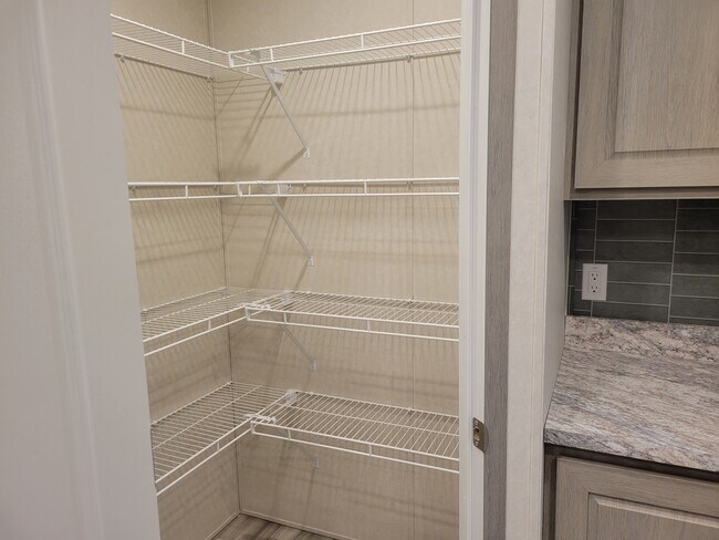 Foto del edificio - 9068 Windward Dr