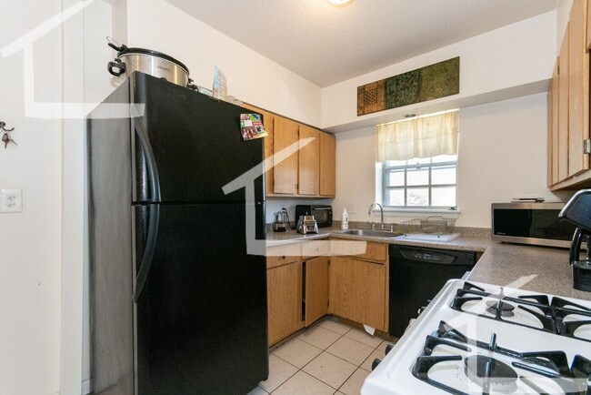 Photo - 3Br/2Bth, Available Sep. 1, 2026. Great for a rommate students. MUST SEE!! House