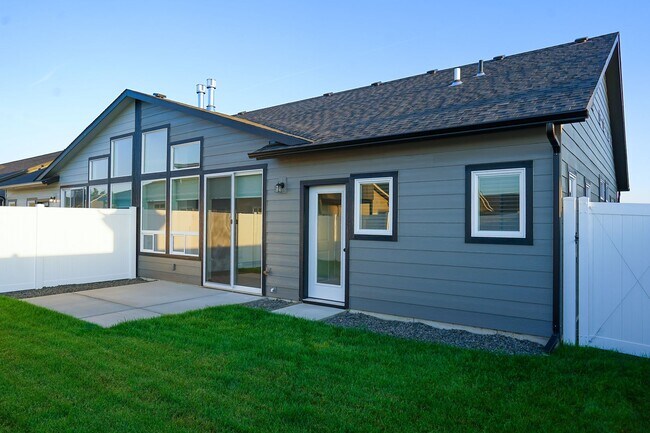 Building Photo - Brand New 2 Bedroom 2 Bath in Coeur d'Alene