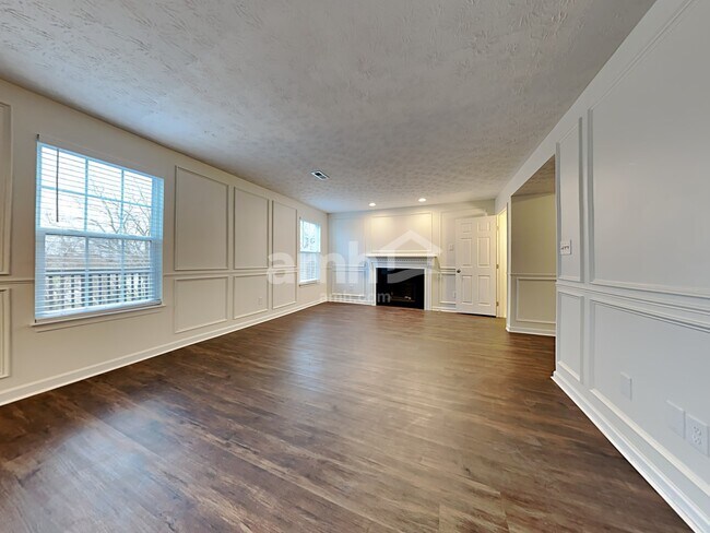 Building Photo - 156 Haverstraw Pl