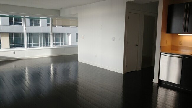 Building Photo - 1160 Mission St