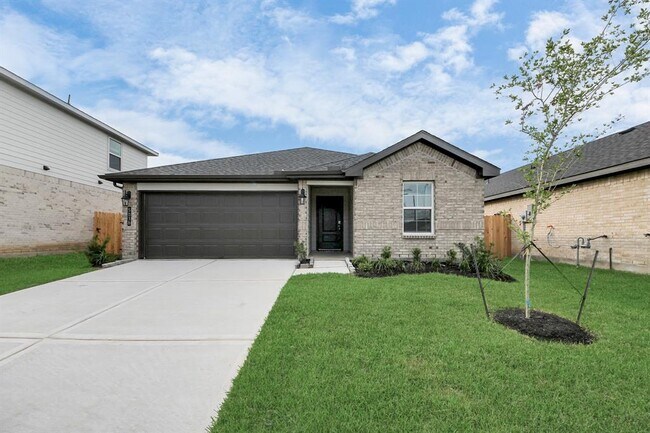 Building Photo - 5038 Balcolm Dr