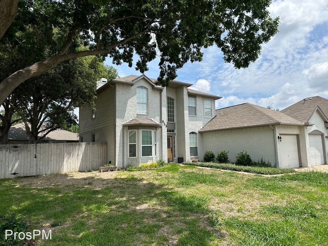 Primary Photo - 3 br, 2.5 bath House - 923 Felicia Ln