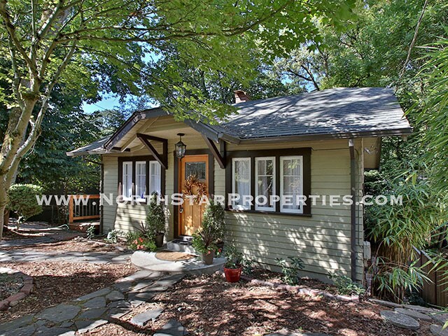 Foto del edificio - CONING SOON: Charming 1925 Bungalow, one o...