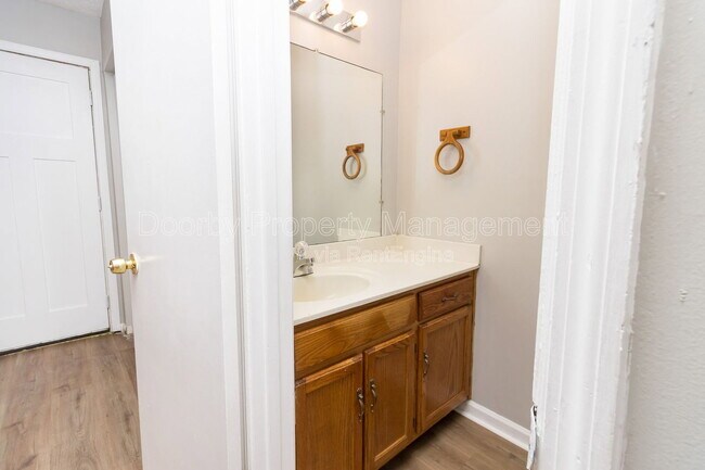 Foto del edificio - 7808 Holiday Hills Cir