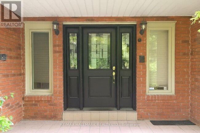 Building Photo - 82 Windermere Crescent