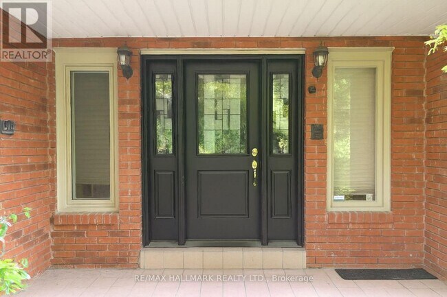 Photo du bâtiment - 82 Windermere Crescent