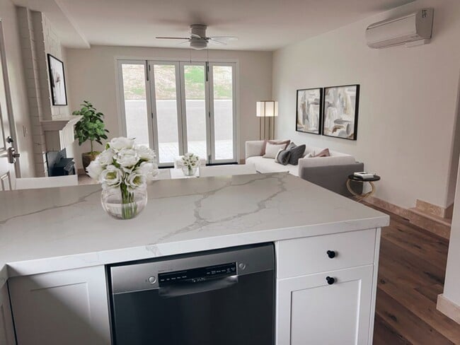 Building Photo - New & Updated 2 Bed / 1 Bath Lower Level Unit on Fire Mountain