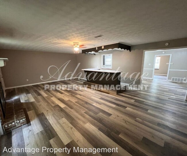 Building Photo - 3 br, 2 bath House - 308 Summerwood Dr.