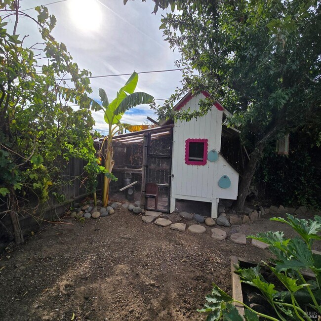 Building Photo - 480 Meadowview Dr