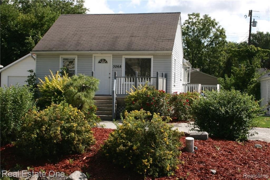 Primary Photo - 3268 Troy St