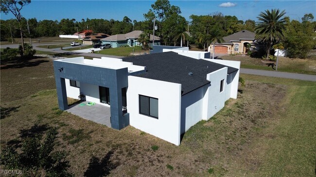 Foto del edificio - 2716 NW 22nd St