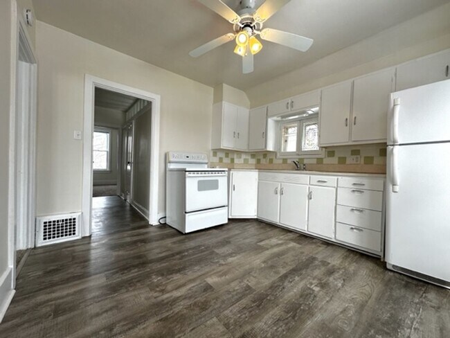 Foto del edificio - 2707 Forest Ave