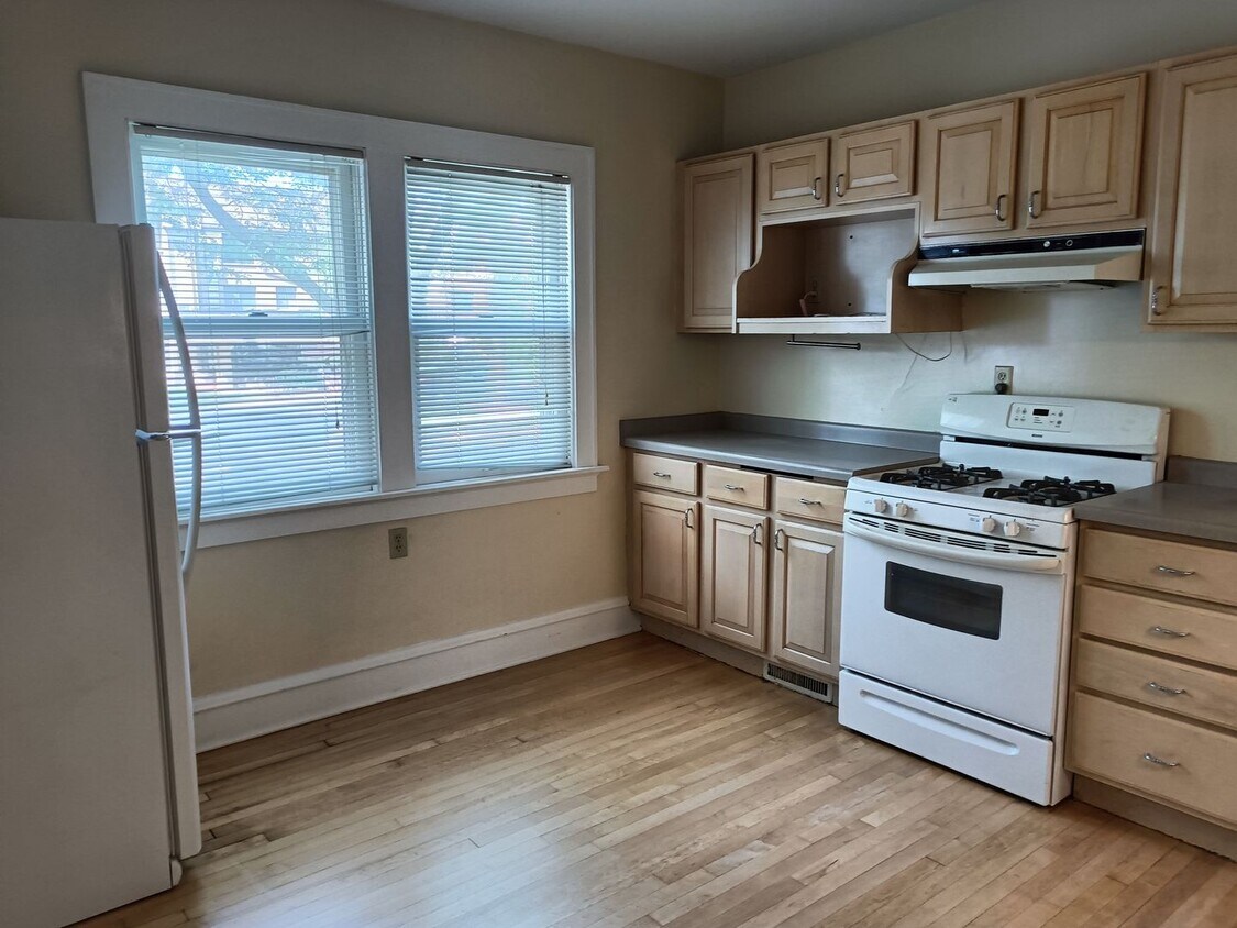 Foto principal - 2353-2355 S. Williams St.