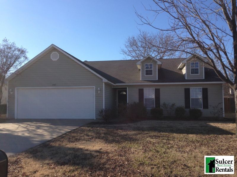 Primary Photo - Spacious 3 BR 2 BA in a BOOMING Location!