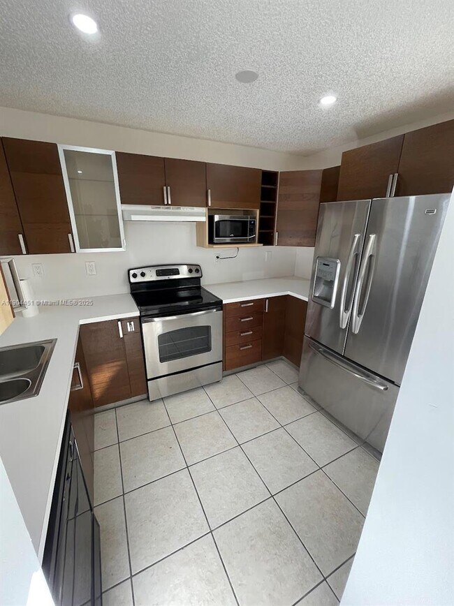 Foto del edificio - 1165 NW 125th Pl