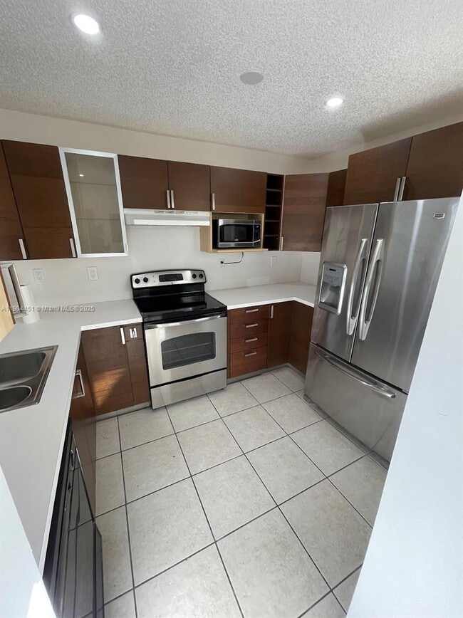 Building Photo - 1165 NW 125th Pl