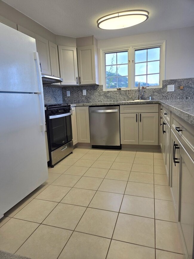 Building Photo - Makiki Heights 2 bedroom with Amazing Views