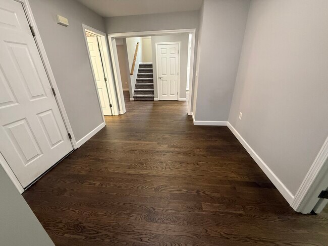 Foto del edificio - 317 Heather Glen Ln