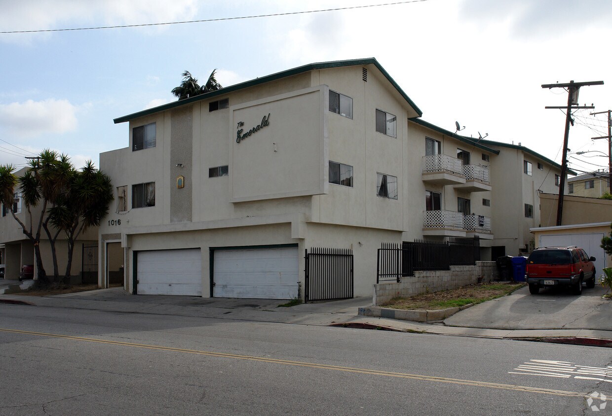 The Emerald Apts Apartments in Inglewood, CA