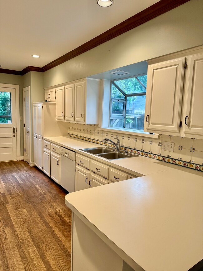 Foto del edificio - 3209 Mockingbird Ln