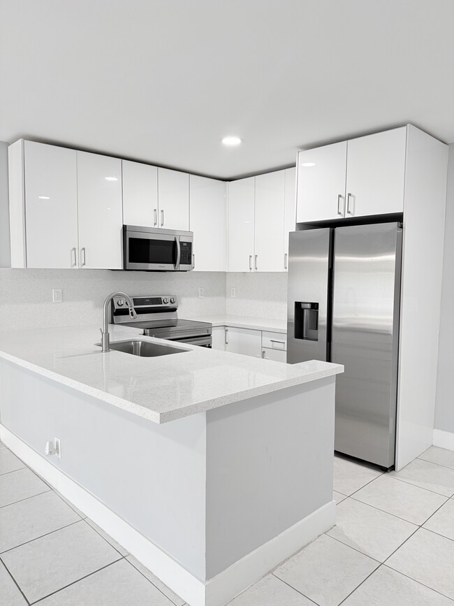 Building Photo - 4751 SW 43rd Ave