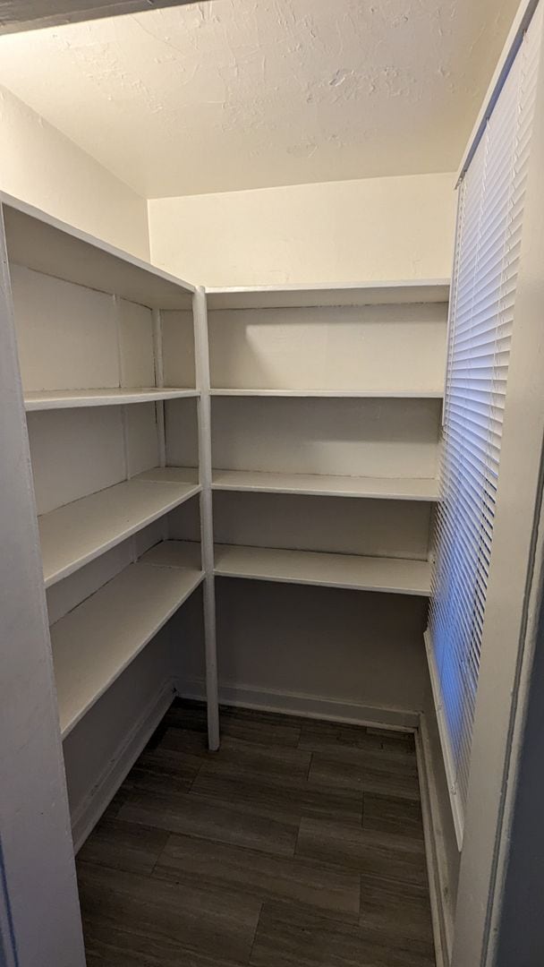 Building Photo - East Moline 3 Bedroom 2 Bathroom