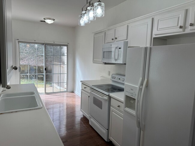 Foto del edificio - 3BR Townhome in Brentwood