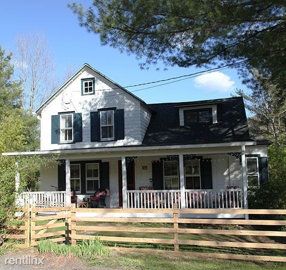 Primary Photo - 4 br, 1.5 bath House - 374 colgate road