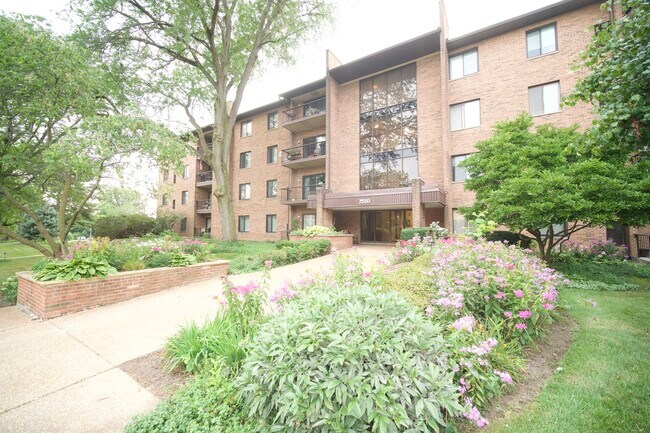 Foto del edificio - 7510 Farmingdale Dr
