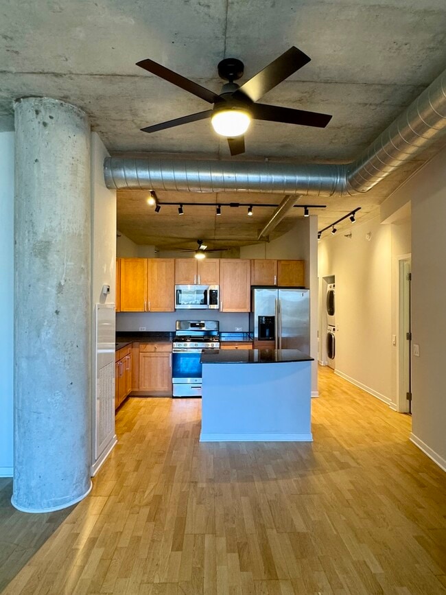 Building Photo - 720 N Larrabee St