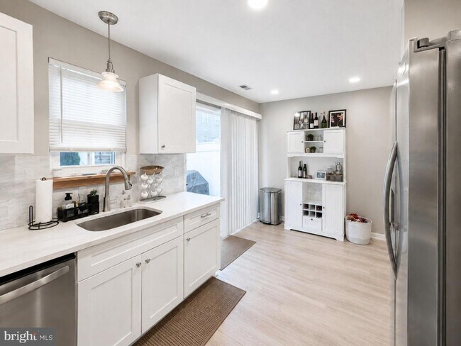 Foto del edificio - 937 Woodstock Ct