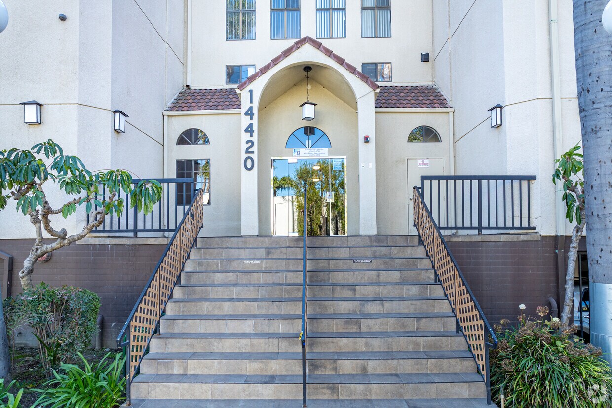 Entrada - Beesan Condos Apartments