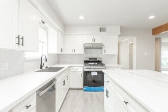 Building Photo - 21402 Park Royale Dr