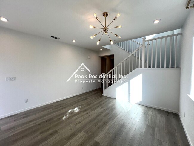 Foto del edificio - Updated 4bd/3ba Folsom Home with 2 Car Garage